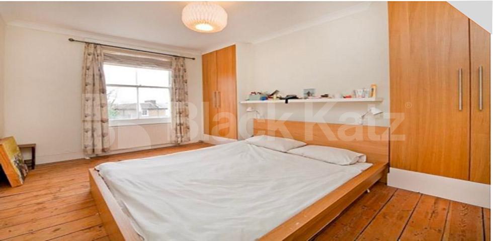 			LARGE 3 / 4 BED ON A TREE LINED STREET!, 4 Bedroom, 1 bath, 1 reception Flat			 Gaisford Street, KENTISH TOWN
